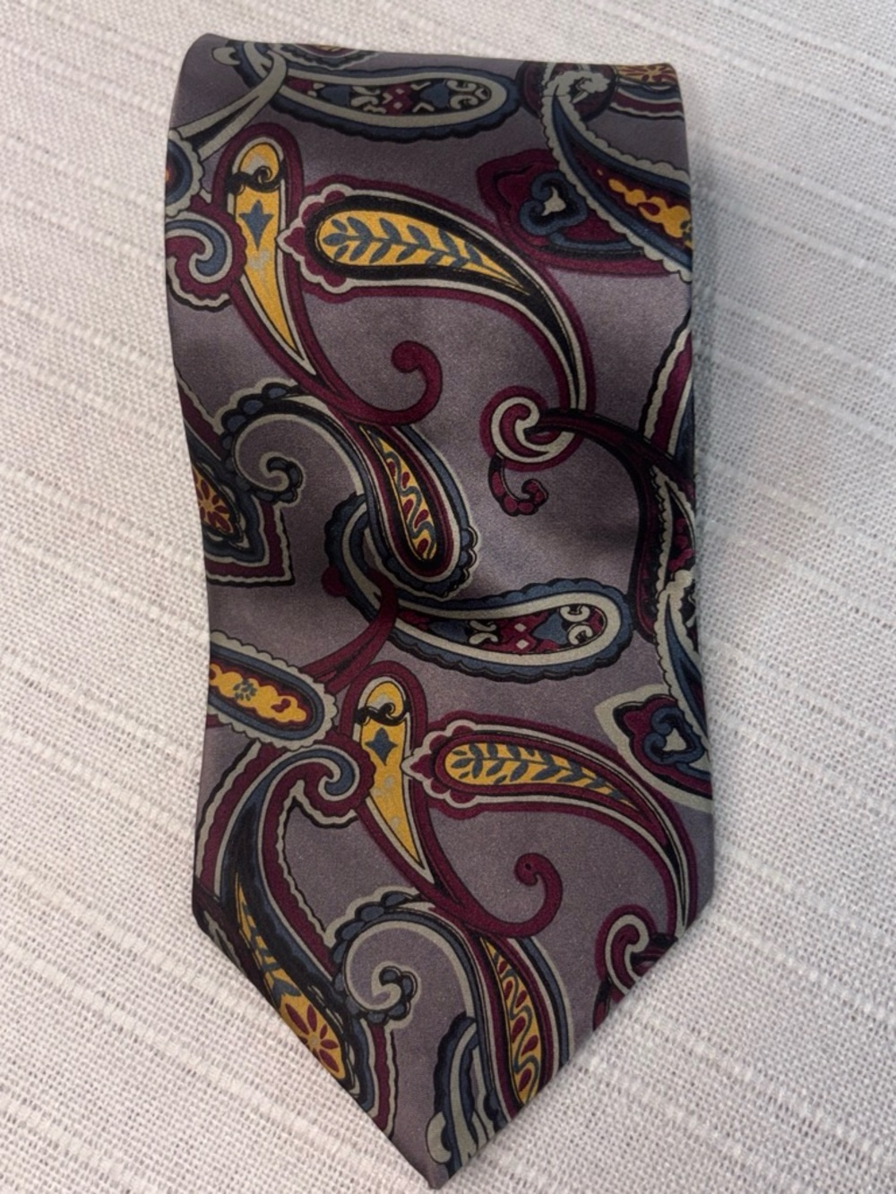 Oscar de la Renta Necktie Grey Paisley Silk Handcrafted One Size
